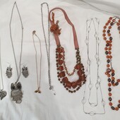 Бусы, ожерелье, кулон, гарнитур, серьги, одно изделие на выбор.