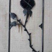 Ключниця настінна троянда  лофт