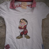 Дисней,фирменная футболочка со стразами ,9-10 лет..Италия,длина 50 см, ПОГ 36 см