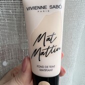 Новый тональный крем для лица Vivienne Sabo Paris Mat Mattin легко наносится и распределяется . 01