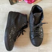 Черные кожаные кеды кроссовки