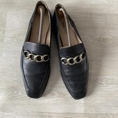 Чорні шкіряні туфлі лофери