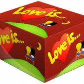 Коробка жуйок «Love is…» в упаковці 100 жуйок