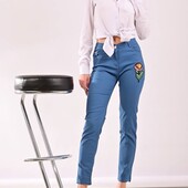 Стильні круті штани ,джинси з нашивкою ,якість класна