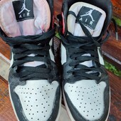 Кросівки Nike Jordan. Біля дому