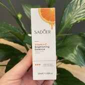 Сироватка для обличчя з висвітлюючим ефектом Sadoer Vitamin C Brightening Essence