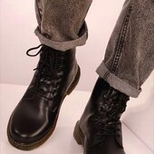 Мужские зимние высокие ботинки в стиле Dr.Martens прошитые в чёрном цвете.