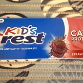 Crest, Kids, зубна паста для дітей від 2 років, зі смаком полуниці