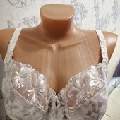 Красивий бюстгальтер на кісточках Marks & Spencer 85E Не ношений!