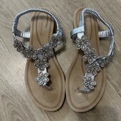 Гарненькі босоніжки, р.40 в ідеалі