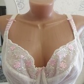 Красивий бюстгальтер на кісточках Marks & Spencer 85Е Не ношений!