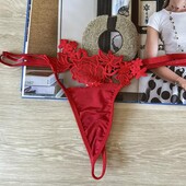 Красивые красные трусы стринги