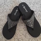 Новые легенькие шлепки.. Стелька 25 см.