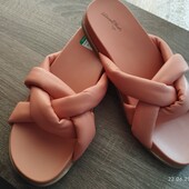 Шлепанцы на элегантную ножку.