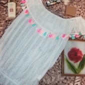 Нежная блузка с воланом и кисточками