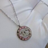 Распродажа! Шикарная подвеска, длина 40-45 см.с кулоном Chanel, мед.сталь, родий.
