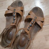 босоножки Clarks на широкую ногу 38р кожаные