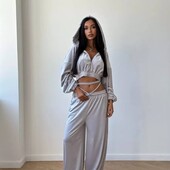 М'який і приємний до тіла костюм з велюру