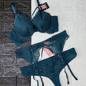Комплект бюст+труси+пояс під панчохи hunkemoller.