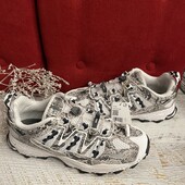 Adidas,оригінал,із натуральної шкіри і текстилю,розмір 42 ,устілка 26,5.Маломірять