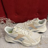 Reebok,оригінал,із спорт-матеріалу,розмір 37,устілка 24