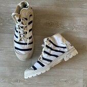 Белые брендовые кеды