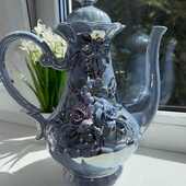 Красивый кувшин с крышкой