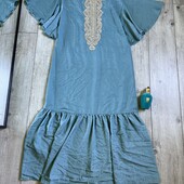 Гарна сукня золота вишивка валани рюш рукава