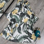 Гарна блуза у квіти листя золоту крапку ззаду на шиї завʼязка бант