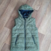 Продам фірмовий жилет на дитину 8-9 р