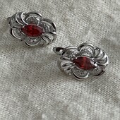 Новинка!Красивые серьги под серебро,с красным цирконом под Рубин,высота 1.7 см/1.2 см