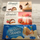 Солодкий набір,дві коробки цукерок+ велика упаковка бісквіта