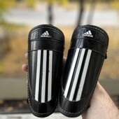 Захист на ноги для футболу, щітки