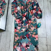 Розпродаж магазину! Ну дуже гарна сукня шлейф