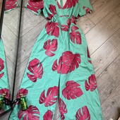 Розпродаж магазину! Ці плечі!комбінезон у листя, є кармани а які шикарні плечі!