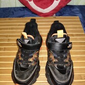 Відмінні кросівки, ідеальний стан