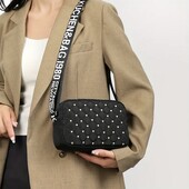 Стильна жіноча стьобана сумка з регулюємим ремінцем