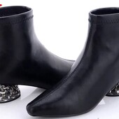 Гарні Демі черевики в наявності 36, розмір гарна якість