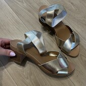 Гарненькі босоніжки, р.38 в новому стані