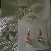 Сережки жіночі.