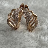Новинка! Миленькие серьги с белыми цирконами,аккуратные и нежные, позолота 18К,высота 1,6 см/9мм