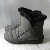 Легке повсякденне зимове жіноче взуття.