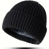 Тепла чоловіча шапка, на тонкому утеплені - ідеальна для холодної погоди.