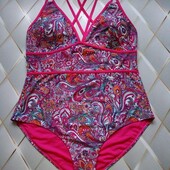Красивенный купальник утяжка)размер 18/46 TU