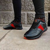 Стильні чоловічі кросівки 