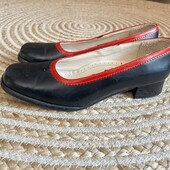 Кожаные туфли на невысоком каблучке