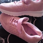 Шикарнейшие легенькие кроссовки текстиль