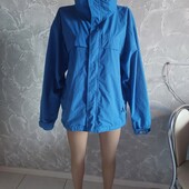 Спортивна куртка,нова.є капюшон.