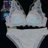Жіноча спідня білизна .Чашка В