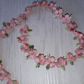 Стрічка з троянд